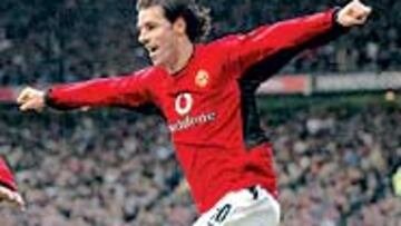 <b>LA BASE DEL FUTURO.</b> La renovación de Ruud van Nistelrooy será clave en el futuro del Manchester United.