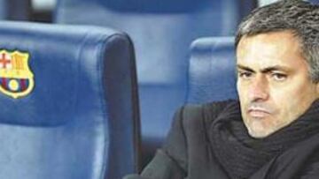 <b>OPERETA. </b>Para la Prensa inglesa, Mourinho hizo teatro para calentar la vuelta y ocultar el mal juego de su equipo.