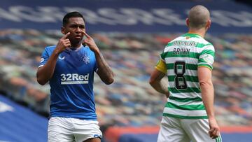 El cruce entre Alfredo Morelos y Scott Brown en el cl&aacute;sico de Escocia.