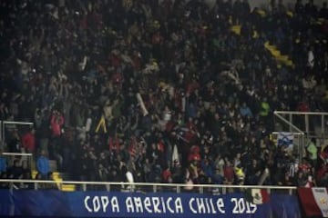People wait for the Copa America third place football match between Peru and Paraguay in Concepcion, Chile on July 3, 2015. AFP PHOTO / JUAN BARRETO