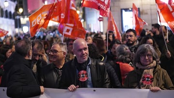 Decenas de personas se manifiestan durante las jornadas de huelga de CCOO sobre la precariedad laboral de las trabajadoras de Educaci¨®n Infantil en Espa?a, en la Puerta del Sol, a 8 de noviembre de 2023, en Madrid (Espa?a). CCOO ha informado hoy, tras m¨¢s de dos a?os de reuniones sin avances, del mantenimiento de las convocatorias de huelga de las maestras del sector 0-3 a?os del pr¨®ximo 15 de noviembre y ha advertido que, si en la pr¨®xima reuni¨®n estatal del 24 de noviembre no hay indicios de mejora por parte de la patronal, podr¨ªa haber nuevas jornadas de huelga. Esta huelga pretende llegar a un acuerdo con unas condiciones dignas y un salario justo.
08 NOVIEMBRE 2023;HUELGA;MANIFESTACI?N;INFANTIL;EDUCACI?N
Fernando S¨¢nchez / Europa Press
08/11/2023