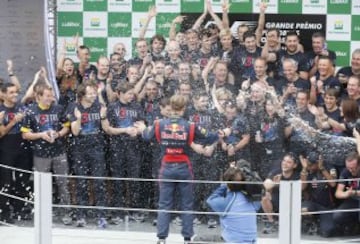 En noviembre de 2012, en el Circuito de Interlagos, Vettel se proclama campeón de Fórmula uno por tercera vez consecutiva.  