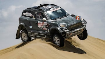 Nani Roma, con el Mini JCW Rally en el Dakar. 