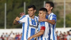 Los jugadores del Legan&eacute;s celebran un gol.