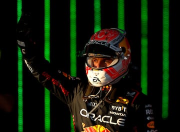 Alegría de Max Verstappen tras conseguir la victoria en el Gran Premio de Australia de la Fórmula 1.