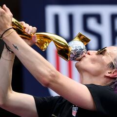 Megan Rapinoe in the World Cup: goals, assists, participations, awards, best team finish...