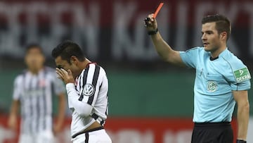 Marco Fabián sale expulsado en la Copa de Alemania