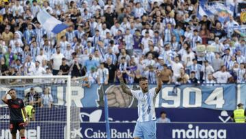 Momento del partido del Málaga - Huesca de LaLiga Hypermotion.