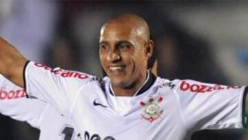 Corinthians vence al Internacional y mantiene el liderato