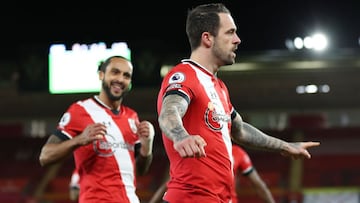 Southampton's English striker Danny Ings (R) celebrates after scoring the opening goal of the English Premier League football match between Southampton and Liverpool at St Mary's Stadium in Southampton, southern England on January 4, 2021. (Phot