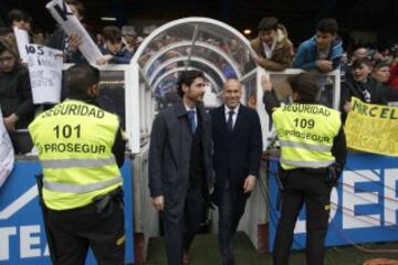 El entrenador del Real Madrid, el francés Zinedine Zidane y el del Deportivo, Víctor Sánchez del Amo.