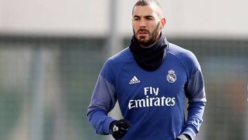 Benzema se entrena al margen