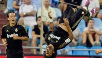 <b>ESPECTACULAR. </b>De esta manera tan acrobática celebró Marcelo el 0-2, que consiguió después de conectar un centro desde la derecha de Sergio Ramos.