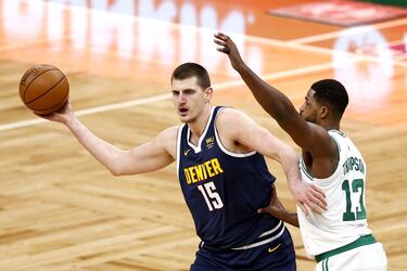 ESTADÍSTICAS 2020-21: 26,2 puntos, 11,1 rebotes, 8,5 asistencias. El talento balcánico como nunca antes habíamos visto en la NBA. Uno de los mejores pívots pasadores de la historia, es capaz de hacer literalmente cualquier cosa desde sus 2 metros y 11 centímetros.