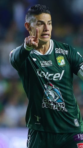 James Rodriguez of Leon during the 17th round match between Leon and Puebla as part of the Liga BBVA MX, Torneo Apertura 2025 at Nou Camp Stadium, on November 08, 2025 in Leon, Guanajuato, Mexico.