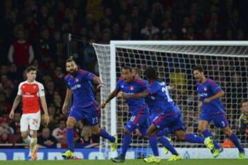 Felipe Pardo hizo gol y asistencia en el Emirates Stadium 