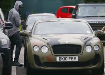 Balotelli jugador del Liverpool fue pillado con su Ferrari circulando a unos 175 km/h en Tarbock Island, en Merseyside. Además, se especuló con que el italiano había excedido en diversas ocasiones los 180 km en una autopista cerca de Millán