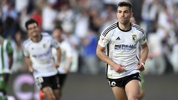 Curro mete al Burgos en la lucha por la promoción