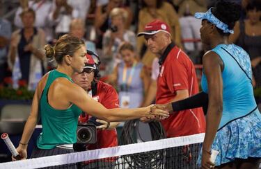 Venus hampered by knee injury as Halep reaches quarters