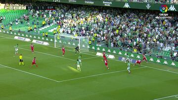 Bellerín ilusiona: vean el 'taco' que armó en el 2-1 con Canales y Fekir