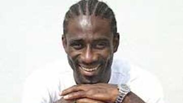 <b>RENOVACIÓN.</B> Ettien finaliza contrato en junio de 2005, pero asegura que no tiene prisa por renovar.