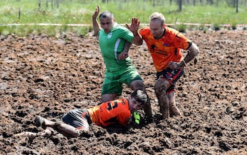 Fútbol en el pantano