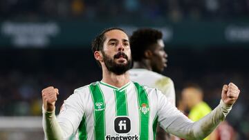 SEVILLA, 13/01/2024.- "Isco", del Real Betis, celebra tras marcar el 1-0 ante el Granada en el partido de la Jornada 20 de LaLiga que estos dos equipos juegan hoy sábado en el estadio Benito Villamarín. . EFE/Julio Muñoz