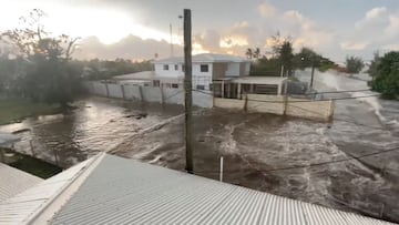 Las primeras olas del tsunami grabadas desde el techo de una casa en la costa
