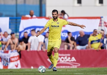 Juega como defensa del Villarreal desde 2019.