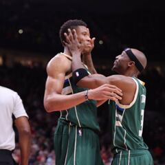 Los Bucks miran a los playoffs pero los Blazers se complican