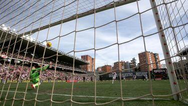 Raúl de Tomás marcó de penalti el gol del empate del Rayo Vallecano al Real Madrid.
