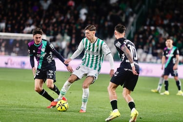 Larrubia propicia la quinta al hilo del Málaga