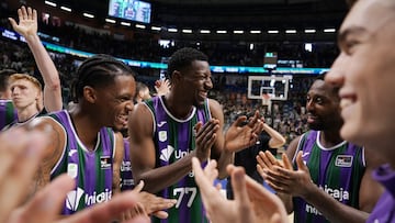 Los jugadores del Unicaja, sonrientes..