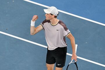 Jannik Sinner celebra el punto de break que consiguió en el quinto set, que a la postre fue la clave de su triunfo.