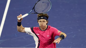 De Miñaur y Rublev se la pegan; Medvedev no falla