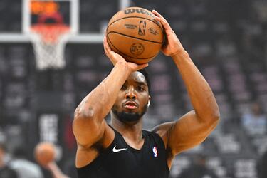 Cleveland Cavaliers looking to keep unbeaten record intact as they travel to Boston