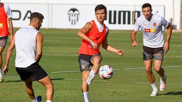 ENTRENAMIENTO DEL VALENCIA CF - HUGO GUILLAMON