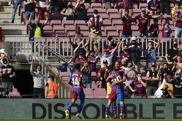 Luuk De Jong celebrando su gol, el segundo del Barcelona 