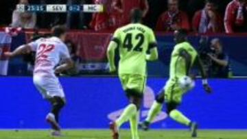 El Sevilla pide dos penaltis, uno de Sagna y otro de Fernandinho