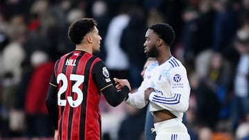 Soccer Football - Premier League - AFC Bournemouth v Aston Villa - Vitality Stadium, Bournemouth, Britain - February 7, 2026 AFC Bournemouth's James Hill shakes hands with Aston Villa's Lamare Bogarde REUTERS/Jaimi Joy EDITORIAL USE ONLY. NO USE WITH UNAUTHORIZED AUDIO, VIDEO, DATA, FIXTURE LISTS, CLUB/LEAGUE LOGOS OR 'LIVE' SERVICES. ONLINE IN-MATCH USE LIMITED TO 120 IMAGES, NO VIDEO EMULATION. NO USE IN BETTING, GAMES OR SINGLE CLUB/LEAGUE/PLAYER PUBLICATIONS. PLEASE CONTACT YOUR ACCOUNT REPRESENTATIVE FOR FURTHER DETAILS..
