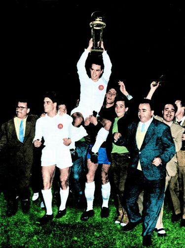 Tras la creación de este nuevo torneo que enfrentaba a los campeones de Europa y América, el Real Madrid, vigente campeón europeo, y el Peñarol de Montevideo se disputaron la primera edición de la Copa Intercontinental. El 4 de septiembre de 1960, el Bernabéu se vestía de gala para recibir al conjunto del Peñarol. Dos meses antes, el 3 de julio en Montevideo, manyas y madridistas empataron sin goles. Pero en el Bernabéu, el Madrid no falló, imponiéndose por cinco goles a uno al conjunto charrúa (los blancos perforaron la meta uruguaya tres goles antes de los 10 primeros minutos de partido). Puskas fue la gran estrella de aquel partido, al conseguir dos de los cinco tantos. La cuenta la completaron Di Stéfano, Herrera y Paco Gento. La primera Intercontinental se quedaba en Europa