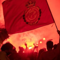 El mallorquinismo celebra el ascenso a Primera en el centro de Palma