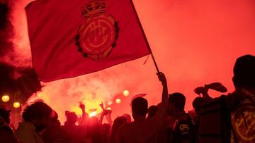 El mallorquinismo celebra el ascenso a Primera en el centro de Palma