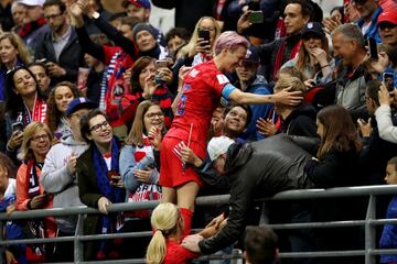 Estados Unidos demostró porque es el campeón del mundo y máximo favorito a llevarse el título en Francia. Alex Morgan fue la gran figura con cinco anotaciones. 