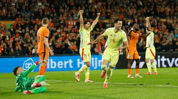 2-2. Derechazo de Nico Williams que repele como puede Bart Verbruggen, el baln se queda en el corazn del rea y Mikel Merino atento marca a placer el tanto del empate.