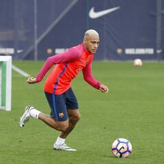 Se incorporan seis más: el once para el Depor, un galimatías