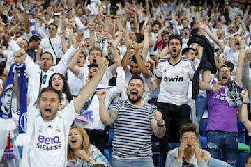 Aficionados del Real Madrid en las gradas del Bernabéu.
