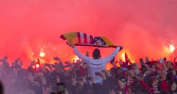Las imágenes del impresionante recibimiento de la afición al Atlético