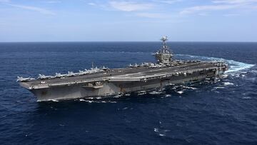 El portaaviones nuclear de EEUU da un giro brusco y cae por la borda el avión estrella de 60 millones de dólares