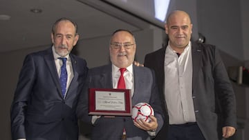 La Federaci¨®n de F¨²tbol de Madrid premia a Carlos Matallanas y a Alfredo Rela?o
